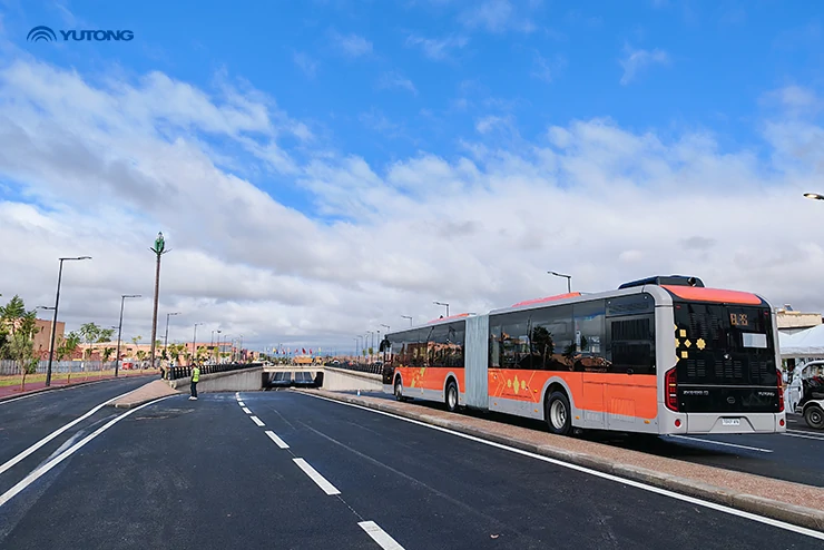 تم تجهيز 723 حافلة Yutong! بدعم من خدمة عالية الجودة، نساهم في نجاح البطولات الدولية لكرة القدم في أفريقيا.