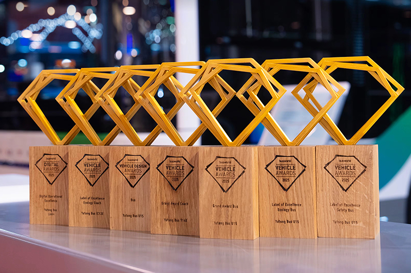 أطلقت Yutong تقنية العمر التشغيلي الطويل للمركبات الكهربائية في Busworld Europe 2025، وحصدت سبع جوائز كبرى، من بينها حصول طرازي Yutong T14E وU15 على 